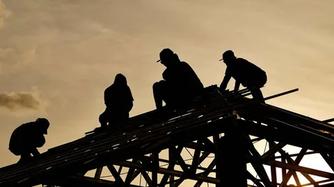 เสียงครวญจากคนก่อสร้าง หาเช้ากินค่ำหยุดงานเพราะโควิด แต่ไม่ได้เงิน 5 พัน (คลิป)