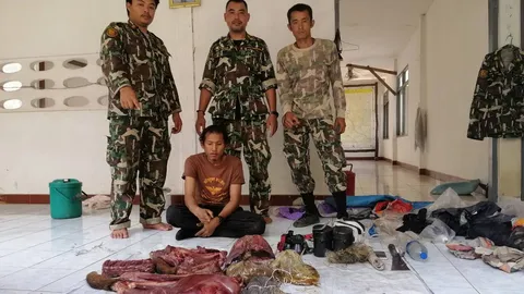 4 พรานป่าล่าสัตว์ ถูกจับฮึดสู้ ฟันจนท.เขตป่าสลักพระเจ็บ รวบได้ 1 รอด 3 