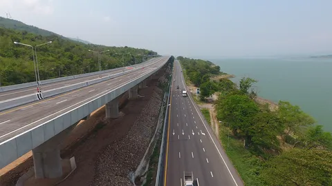 โคราชเงียบเหงาไร้สงกรานต์ ถนนมิตรภาพริมเขื่อนลำตะคอง รถน้อยโล่งมาก