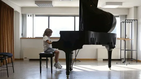 เปิดม่าน joke opera : ศิลปินจิ๋วใช้เพลงสู้โควิด