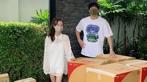 คลื่นรบกวน : คู่รักใจบุญ อาเล็ก-เต้ย ช่วยกันหาชุด PPE ส่งไปยังโรงพยาบาล 5 แห่ง