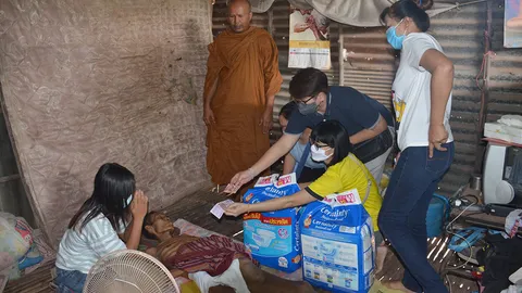 สาวโคราชวอนผู้ใจบุญช่วยพ่อป่วยเนื้องอกที่ขานอนติดเตียง ฐานะบ้านยากจน