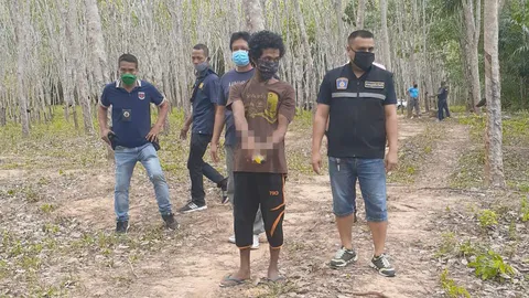 มอบตัวแล้ว 1 ทีมฆ่า "อ้ายหมึก" ซัดเพื่อนมือยิง ยังหนีซุกกลางป่า