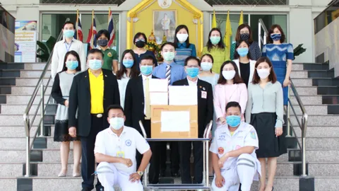ศาลโคราช มอบชุด PPE รพ.มหาราชฯ-กู้ภัย ใช้สู้โควิด-19
