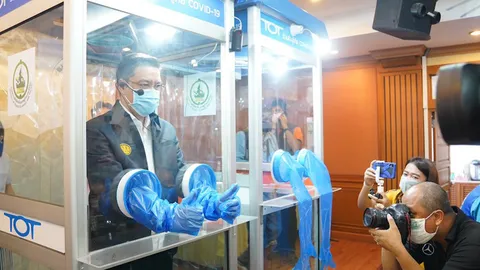 “พุทธิพงษ์” สั่งทีโอทีดัดแปลงตู้โทรศัพท์ เป็นห้องตรวจเชื้อโควิด-19