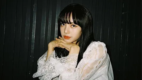 ซูมซอกแซกแฟชั่นแพง ลิซ่า แบล็กพิงก์ 