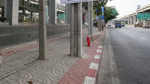 ติดกล้อง-เพิ่มรถยก จับกุมรถจักรยานยนต์ที่จอดบนทางเท้า