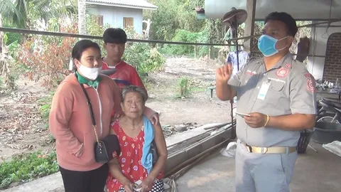 โควิดทำ 'ป้า' ขูดมะพร้าว ไม่มีเงิน ขอ 5 พันก็ไม่ได้ ผูกคอประชดชีวิต