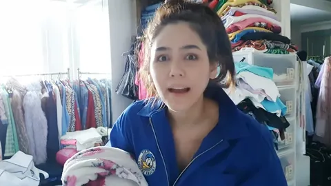ตะลึงไปเลย ชมพู่ อารยา เปิดคลังแสงห้องเก็บเสื้อผ้าครั้งแรก 