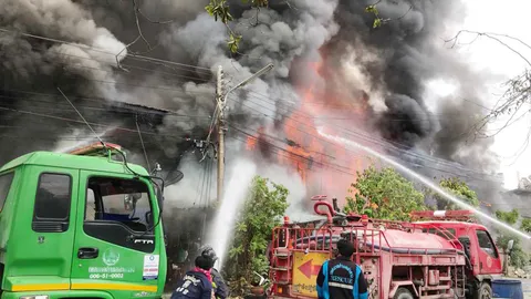 ไฟไหม้วอดบ้านไม้เก่า ห้องแถวให้เช่าที่สระบุรี เสียหายกว่า 3 ล้าน 