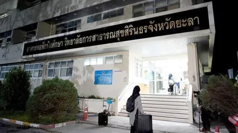 คนไทยจากมาเลย์ทยอยกลับเข้ายะลาแล้ว 18 คน มีไข้สูง 2 ราย ส่งดูอาการแล้ว