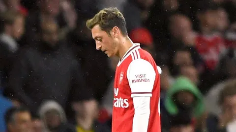 ดราม่าเกิด "โอซิล" ปัดลดค่าเหนื่อย ช่วยพยุงการเงินอาร์เซนอล 