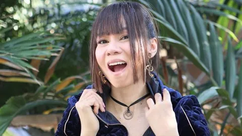 ภาพหาดูยาก จินตหรา พูนลาภ กับลุคใหม่ผมยาวมัดหางม้า 