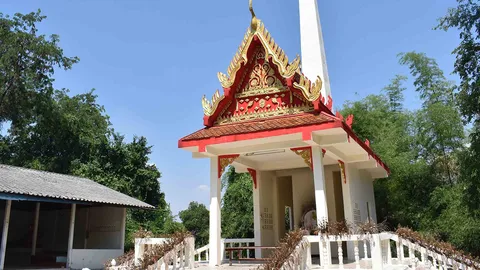 คนใจบุญ เตรียมสร้างบ้านให้ เด็กแฝดวัย 14 ฐานะยากจน อาศัยหลังเมรุเผาศพ