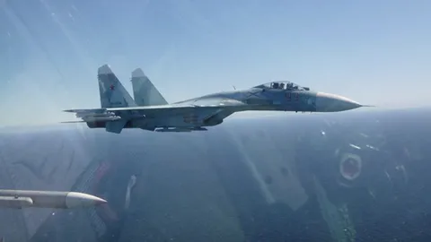  F-16 กองกำลังนาโตของเบลเยียมเข้าสกัดเครื่องบินรบรัสเซียเหนือทะเลบอลติก