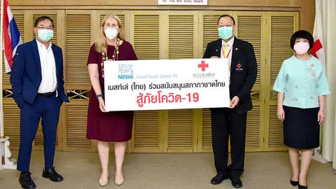 บุคคลในข่าว : ขรรค์ ประจวบเหมาะ รับมอบเงินเพื่อจัดซื้อชุดธารน้ำใจกู้ชีวิต