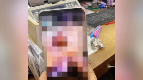 สาวแบงก์เจอดี โรคจิตคอลไลน์ รัวหนอนยิกๆ แชตบอก "ดูผมแป๊บ จะเสร็จแล้ว"