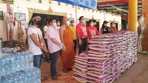 สู้ไปด้วยกัน "เขาทราย" ร่วมแจกข้าวสาร-อาหารแห้ง ที่อยุธยา