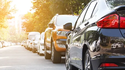 ห้องร้องทุกข์ : ถนนอัษฎางค์ ริมคลองหลอด มีคนจอดรถซ้อนคันจน ทำรถติดยาว