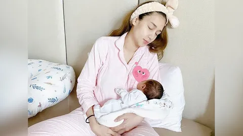 เนย โชติกา เข้าสู่วิถีแม่ลูกอ่อนอีกครั้ง ใส่ชุดนอนนั่งหัวฟูกล่อมจนหลับ