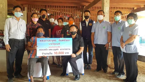 นายกฯ มอบเงิน 1 หมื่นช่วยครอบครัว ตาบุญส่ง อสม.ถูกรถชนดับขณะไปแจกของ