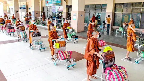 ชักธงรบ : เมื่อพระนอนโรงแรม