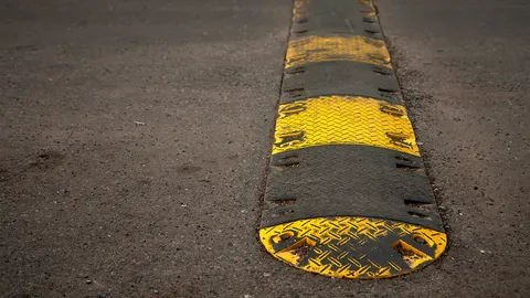 ห้องร้องทุกข์ : รถเข้า-ออกเยอะแถมขับเร็ว วอนขอลูกระนาดเพื่อลดความเสี่ยง