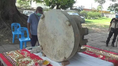 ขุดเจออีก "กลองกบ" มโหระทึกโบราณ ฝังดินที่คำชะอี คาดอายุถึง 3 พันปี 