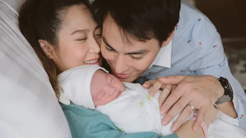 น่ารักมากๆ น้องมาโก้ ลูก นาวิน ต้าร์-น้ำหวาน คลอดช่วงโควิด-19