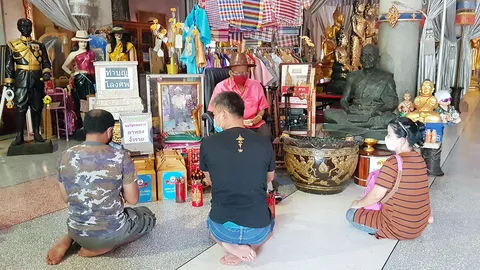คนรักหวยเริ่มมีแรงบันดาลใจ ล้วงไข่ขอเลขเด็ดวัดสว่างฯ 3 ตัวสวยถูกใจ