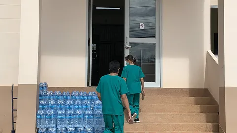 ทีมแพทย์พยาบาล รพ.สะเดา เสริมกำลังดูแล 18 โรฮีนจาป่วยโควิดในศูนย์กักตัวฯ