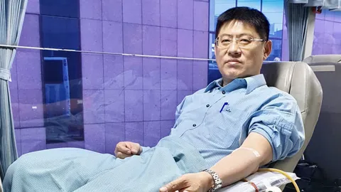 32 ปีกับอาชีพที่รักของ สรยุทธ วันนี้ได้นั่งจัดรายการอีกครั้ง (คลิป)