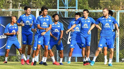 คลุกวงในไทยลีก : “ฉลามชล” ชลบุรี เอฟซี ปลีกตัวซ้อมกันเองแล้ว