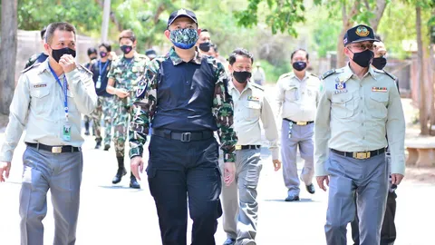 "วราวุธ" ส่ง "ยุทธพล" มอบนโยบาย 19 หน่วยงาน สบอ.3 เพชรบุรี ควบคุม Covid-19