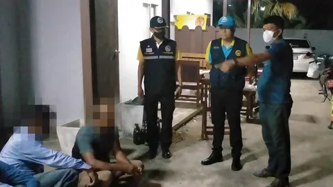 บุกรวบ ผู้ใหญ่บ้าน นายก อบต.ตั้งวงกินเหล้า-เล่นไฮโลท้าเคอร์ฟิว