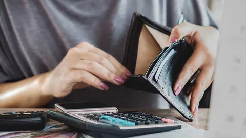 เปิดฟ้าภาษาโลก : He is destitute of money.