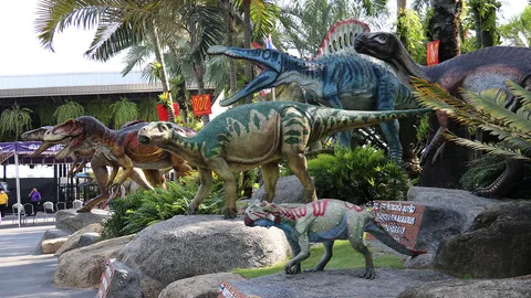 เอาใจแฟนสัตว์โลกล้านปี สวนนงนุชเปิดตัว 12 รูปปั้นไดโนเสาร์ที่พบในไทย