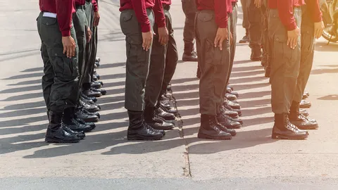 ชักธงรบ : เพลงชีวิตทหารเรือ