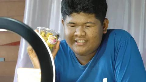 คำบูลลี่คือพลัง "น้องเปา" ไลฟ์ขายของ ยอดคนตามในเฟซบุ๊ก พุ่งเกือบ 4 หมื่น (คลิป)