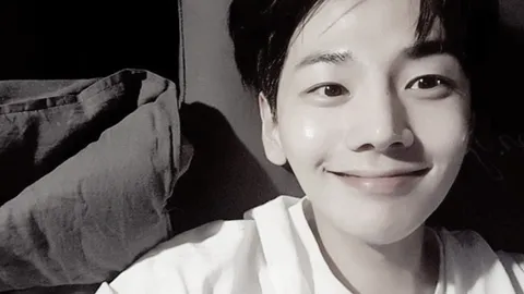 วงการบันเทิงสุดเศร้า พัคจีฮุน เสียชีวิตด้วยโรคมะเร็งกระเพาะอาหาร 