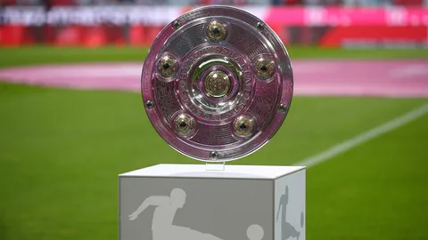 เจาะลึกข้างสนาม