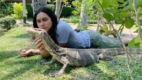 ยอมใจในความมุ้งมิ้ง แน็ก ชาลี นอนเกาคาง-ชมวิวกับ เจ้าบุญช่วย เพื่อนรัก