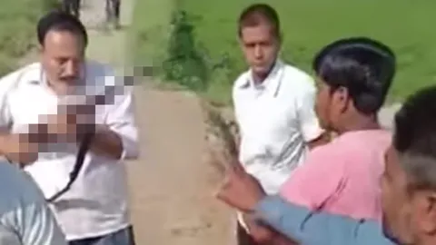 ช็อก ชาวบ้านอินเดียยิงดับ หน.พรรคการเมือง-ลูกชาย แค้นตัดถนนผ่านไร่