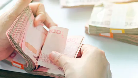 เล็งพักหนี้ อ.ต.ก.กว่า 2 พันล้าน