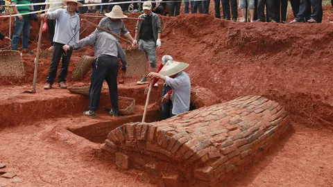 จีนพบหลุมศพโบราณ “สะพานเทพธิดา” เชื่อมคู่รักตลอดกาล