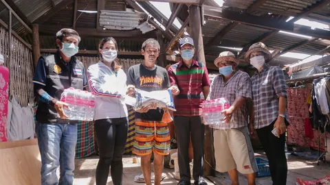 "กุลวลี" พร้อมฝ่ายปกครอง ลุยช่วยชาวราชบุรี ถูกพายุพัดถล่มสวนมะพร้าว