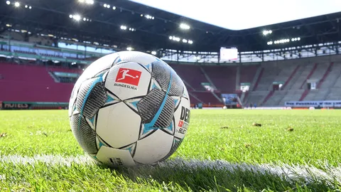 เจาะลึกข้างสนาม