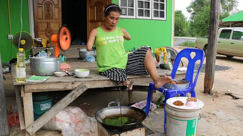 ตีนสู้ชีวิต สาวด้วน-แกร่ง ไม่ท้อโควิดทำขนมขาย