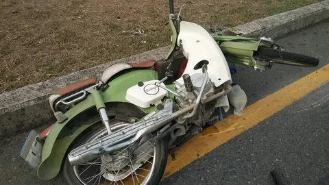 จยย.ป้าวัย 60 ชนกับพ่วง 22 ล้อจนล้ม ก่อนถูกลากร่างไป 50 ม. ตายที่นครนายก