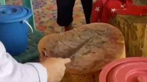 ชาวพะเยากิน "ลาบควายดิบ" ท้องร่วงรุนแรง หามส่ง รพ. เกือบ 100 ราย